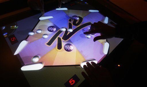 Casino ofrece mesa interactiva: bebidas, juegos, coqueteo