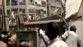 Varios muertos en derrumbe de un paso a nivel en India