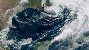 Ojo del ciclón postropical Néstor toca tierra en el noroeste de Florida