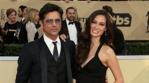El hijo de John Stamos amenaza con arruinar su vida sexual