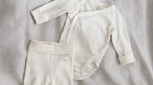 La moda lanza prendas extensibles que se adaptan al crecimiento del bebé