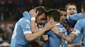 Napoli se afirma como segundo tras golear a Bologna