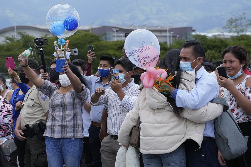 El canciller ecuatoriano Juan Carlos Holguín precisó que otros 121 ecuatorianos lograron salir de Ucrania en las últimas horas a países fronterizos.