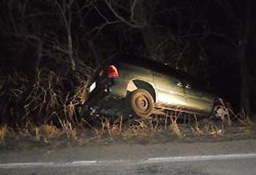 Niño toma el auto de mamá para pasear a su hermana de cinco