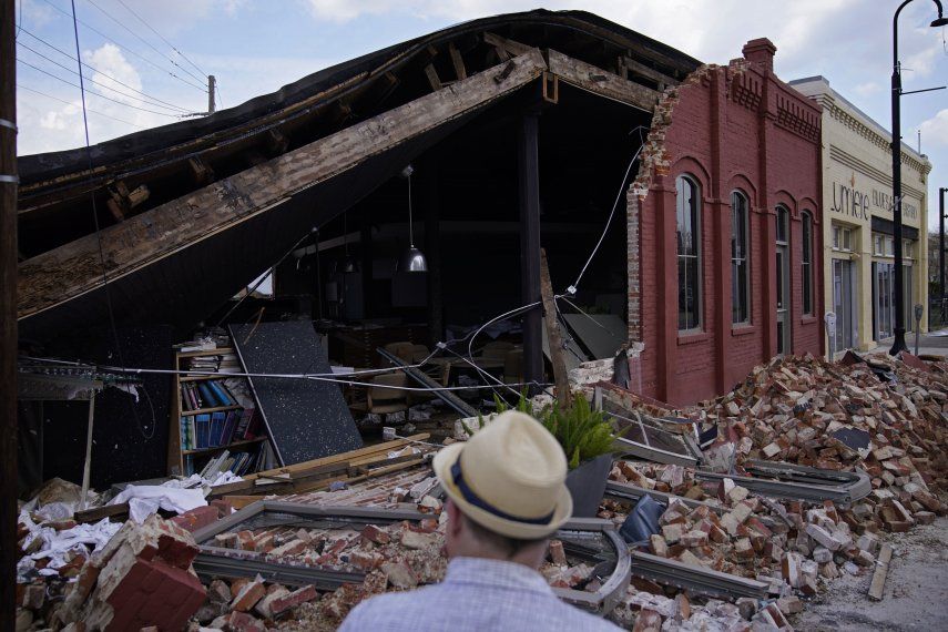 Piden a evacuados de Nueva Orleans por Ida que regresen