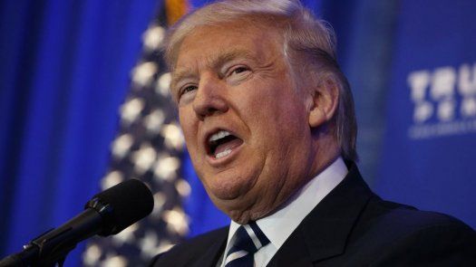Donald Trump promete derogar ley de salud de Obama