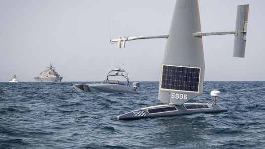 La Armada se propone desplegar 100 barcos sin tripulantes a mediados del año que viene.