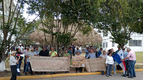 Agricultores en protesta por ajuste salarial al MIDA Agricultores en protesta por ajuste salarial al MIDA