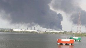 México: Suben a 13 los muertos en explosión en petroquímica