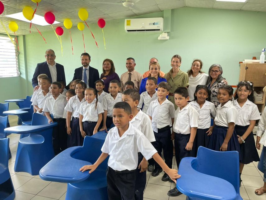 Naturgy y la Embajada de España contribuyen al bienestar de los estudiantes de la Escuela Bilingüe España en Natá