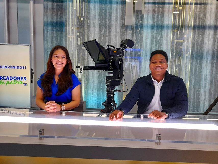 Finalistas de Creadores de Patria recorren instalaciones de Medcom Finalistas de Creadores de Patria recorren instalaciones de Medcom