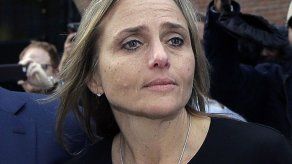 Jueza acusada de ayudar a inmigrante pide restitución de sueldo