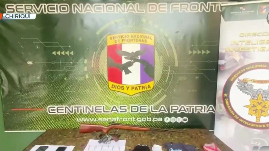 Artículos decomisados de la residencia del hombre acusado por presunto abuso sexual.&nbsp;