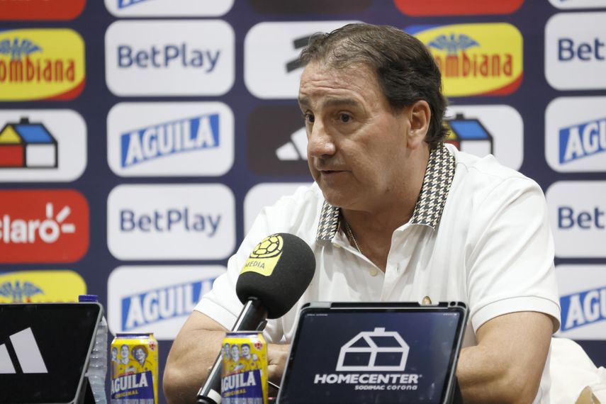 Néstor Lorenzo en conferencia para el Mundial 2026 - EFE