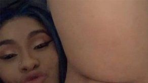 Cardi B se tatúa el nombre de su marido en el muslo