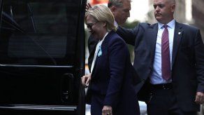 Vídeo muestra a Clinton tambalearse tras evento por el 11 de septiembre