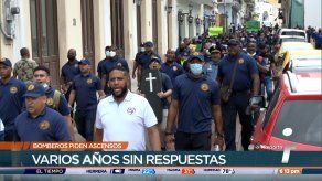 Bomberos marchan hacia la Presidencia; solicitan ascensos