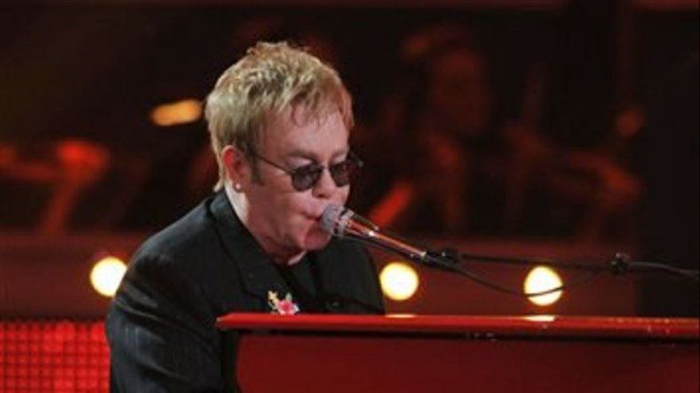 Elton John actúa en Disneyland en concierto retransmitido por internet