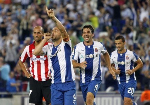 Espanyol vence al Athletic y alarga invicto