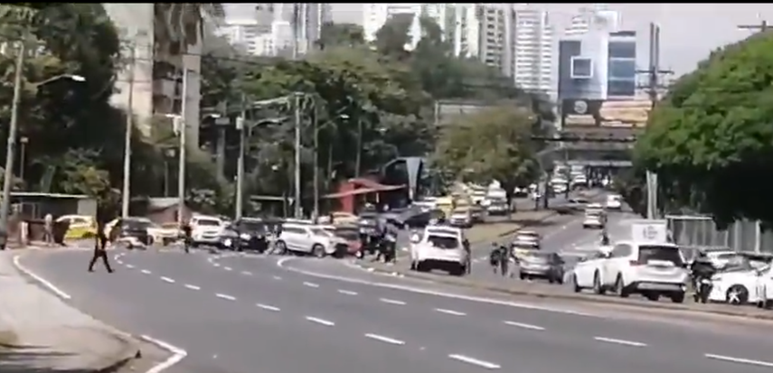 Cierre cerca de la Universidad de Panamá