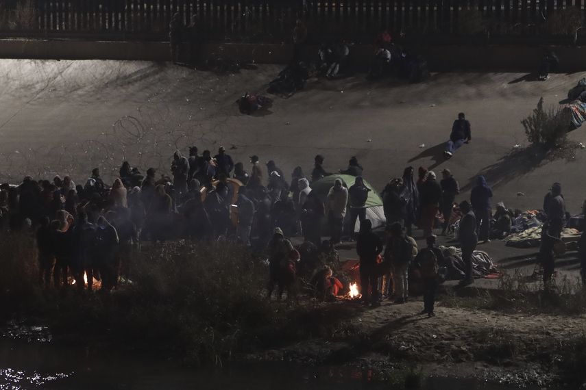 Decenas de miles de migrantes esperan a que se restaure el asilo en EE. UU.