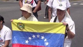 Dos monjas se plantan en Caracas contra Maduro