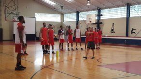 Preselección de baloncesto inició prácticas bajo el mando de Manuel Hussein