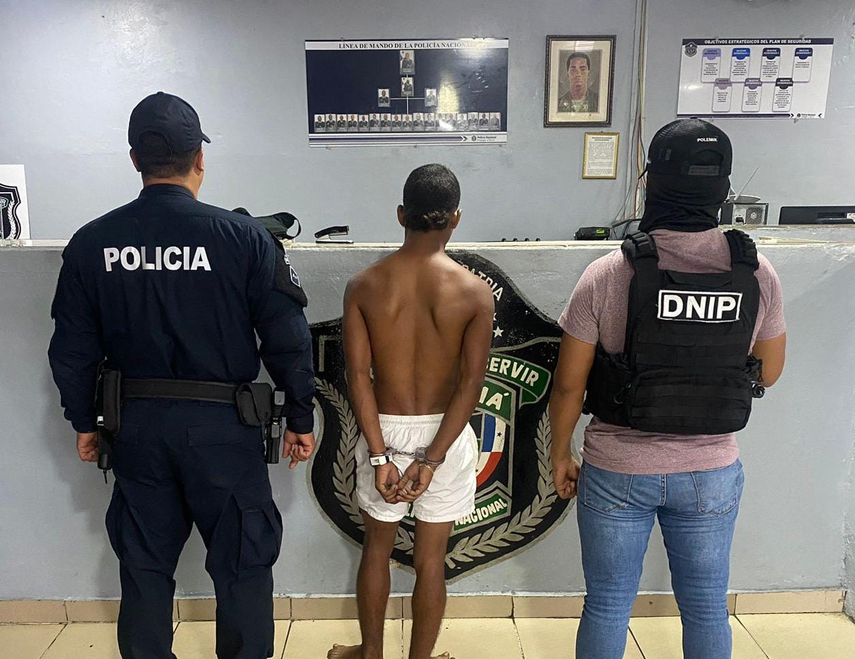 Agentes de la Policía Nacional y alias Calitín.