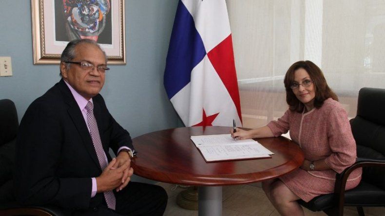 Embajadores y representantes de Panamá toman posesión
