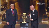 Gianni Infantino entrega a Donald Trump el Premio a la Paz de la FIFA Gianni Infantino entrega a Donald Trump el Premio a la Paz de la FIFA