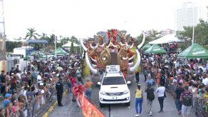 La Cinta Costera vivió su Carnaval en mayo con el Desfile de Reinas