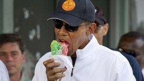 Obama inicia 2015 con buceo y un helado de hielo