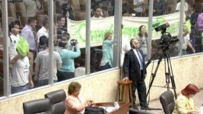 Protestas en las gradas durante comparecencia de Portugal en la Asamblea