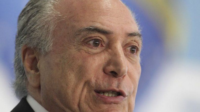 Temer sobrevive a primera votación por cargos en Brasil