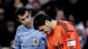 Casillas se retira lesionado en el minuto 16