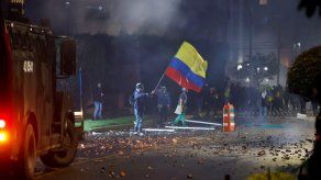 La asonada en Bogotá se produce en vísperas de una nueva jornada de protestas convocada para este miércoles por sindicatos y organizaciones sociales contra al política económica del Gobierno.