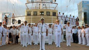 Buque escuela de Armada argentina zarpa en viaje de instrucción por América