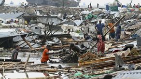 Cerca de 10,000 hogares vetustos de techos de plancha quedaron destruidos o dañados y los campos quedaron arrasados en amplias extensiones agrícolas.