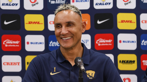 Keylor Navas fue presentando por los Pumas de México.