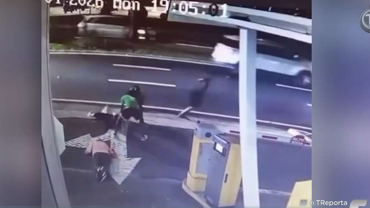 VIDEO | Violento asalto en avenida Balboa: pareja es atacada por delincuentes