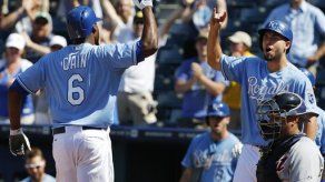 Cain y Hosmer dan triunfo a Reales sobre Tigres