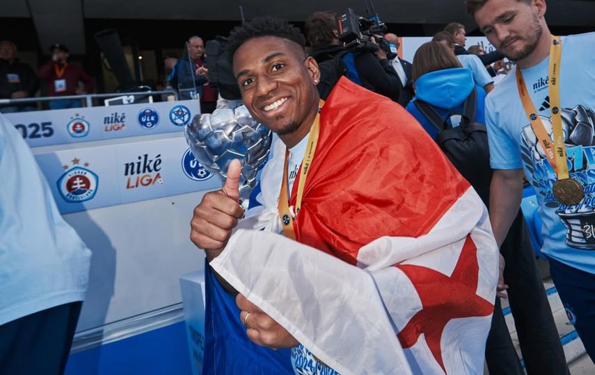 El lateral panameño Cesar Blackman