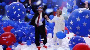 Clinton ahora debe convencer al país de que es confiable
