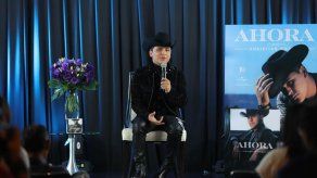 Christian Nodal presenta disco y pide unión de artistas de mariachi en México