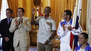 Presidente otorga reconocimientos a atletas panameños