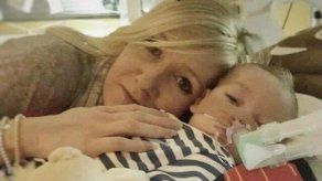 El papa pide se permita a padres del bebé Charlie acompañarle hasta el final