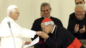 Zen, de 90 años y obispo retirado, regresará el sábado a Hong Kong desde el Vaticano tras asistir a las pompas fúnebres.