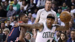 Cavs reevalúan canje Irving-Thomas