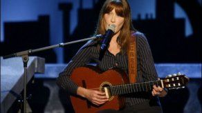 Bruni celebra ser francesa tras comentario de Berlusconi