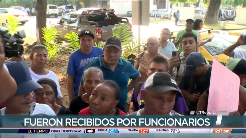 Buhoneros de la Peatonal aceptan formalizar su actividad en los próximos 15 días